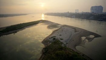 Nhà tài trợ muốn quy hoạch hai bên bờ sông Hồng như sông Tiền Đường